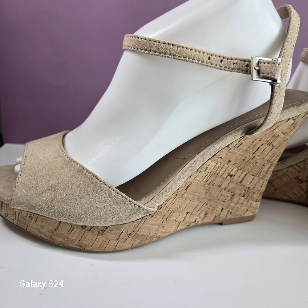 Charles by Charles David Lambert Wedge Sandals Nude Size 10 New/NWOT